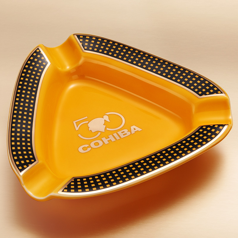 Premium Ceramics Painted Three Slot Tobacco Pattern Ashtray - Image 2