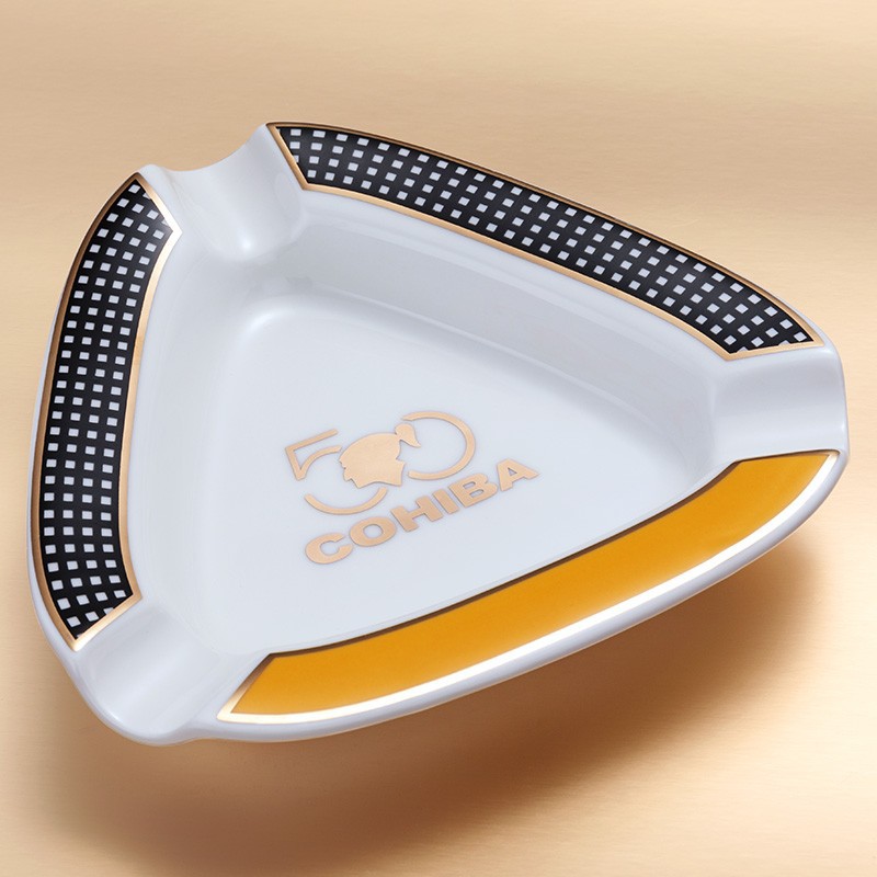 Premium Ceramics Painted Three Slot Tobacco Pattern Ashtray - Image 3